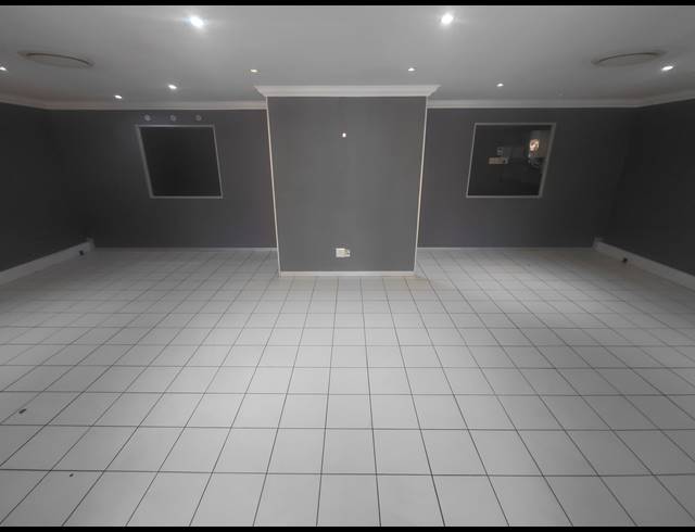 100M² OFFICE TO LET IN FOURWAYS
